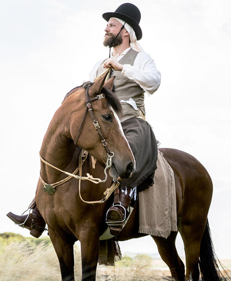 gaucho-chiripa-fralda-farroupilha-fronteiro-cavalo-usando-pilchado